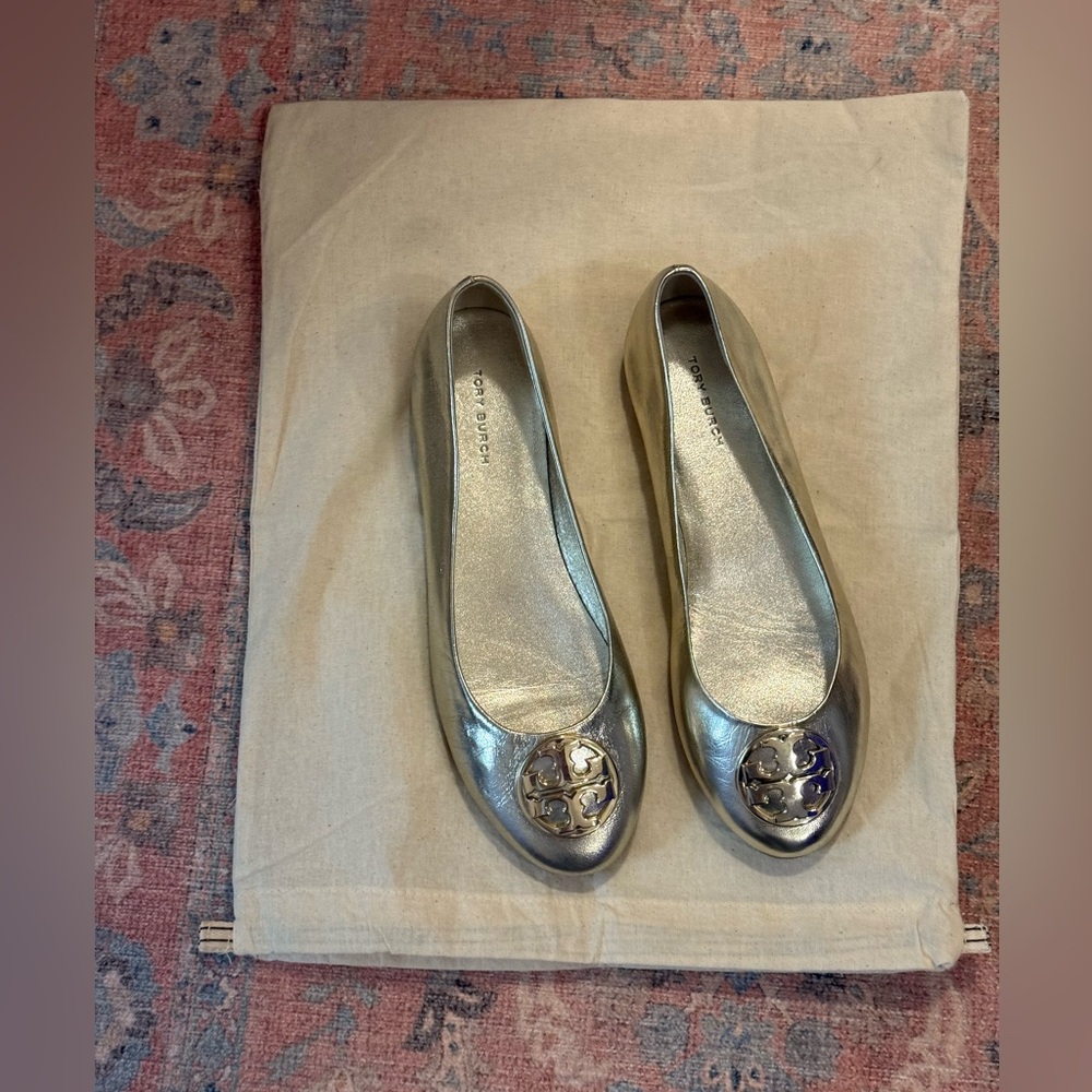 Tory Burch Chelsea Leather Metallic Silver Ballet Flats Size 7 - Picture 3 of 12